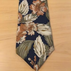 HALSTON III 100% ITALIAN SILK TIE BLK/TAUPE/CREME